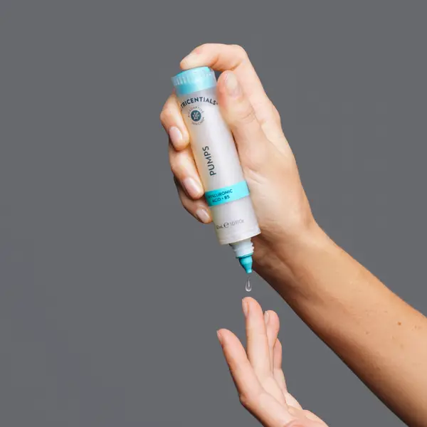 Nutricentials Hyaluronic Acid + B5 Pump – serum – skóra odwodniona i sucha - obrazek 4